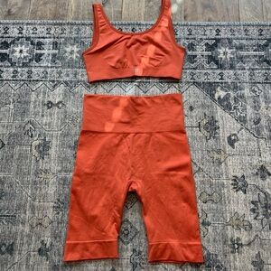 SET ACTIVE women’s seamless bra and biker shorts set size M/L top, XS/S shorts